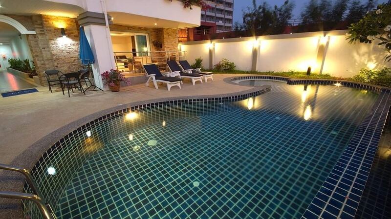 This ground-floor apartment in Pattaya is only 5m from the swimming pool.