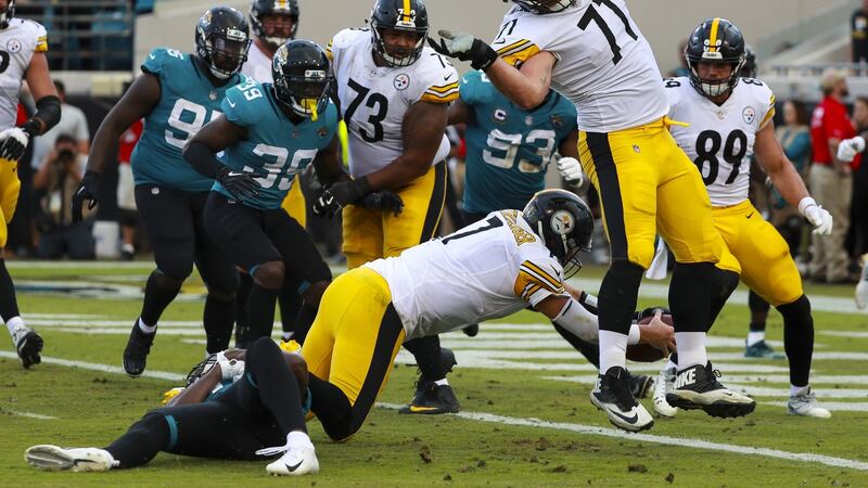 Ben Roethlisberge of the Pittsburgh Steelers dives to score the winning touchdown against the Jacksonville Jaguars. Photograph:  Scott Halleran/Getty