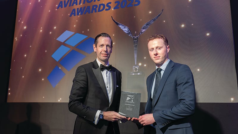 Tom Peppard, marketing and pre-sales executive, Leasepoint, presents the aviation rising star award to Benjamin Hauer on behalf of Gary Naughton, IASA