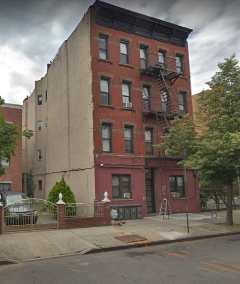 The body was found at 880 Gates Avenue in Brooklyn. Image: Google Streetview
