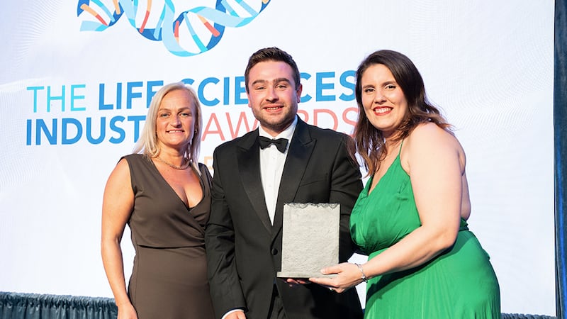 Ben Molloy, entries lead at Business River, presents the life sciences company of the year - small to Marina Fonseca & Magda Dmowska, Biostór Ireland