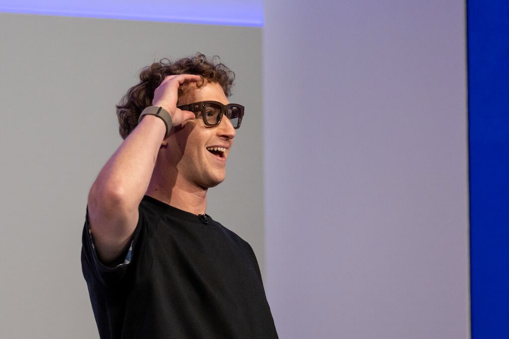 Meta 发布新款 Ray-Ban 智能眼镜，带来增强现实体验 