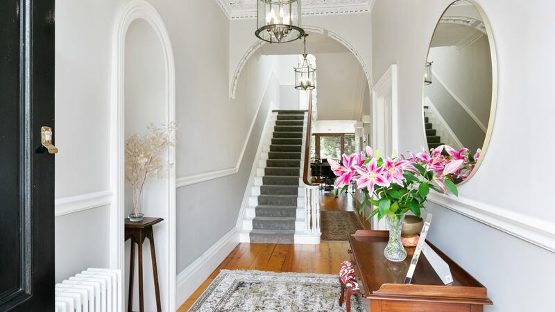 Entrance hall of 8 Crosthwaite Park East: fine period house on a grand old square