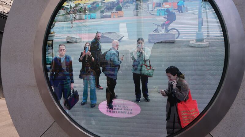 New York pedestrians say hello to people in Dublin through the portal which located at North Earl Street which connects the two cities.