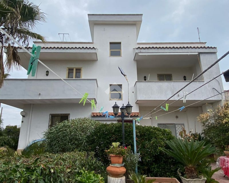 Puglia property includes a large garden with the possibility of installing a terrace on the roof