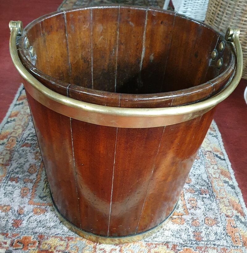 Georgian peat bucket from 1780 (€1,800-€2,000) 