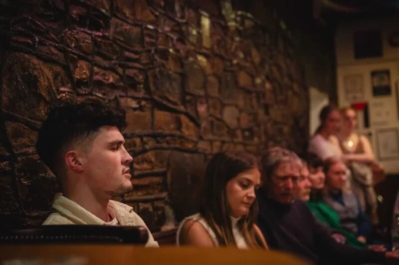 Is ar an chéad Déardaoin den mhí a bhíonn imeachtaí Amhránaithe an Chlub ar siúl