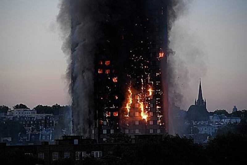 Flames and smoke billow as firefighters deal with a serious fire in a tower block at Latimer Road in West London, Britain June 14, 2017. Reuters/Toby Melville