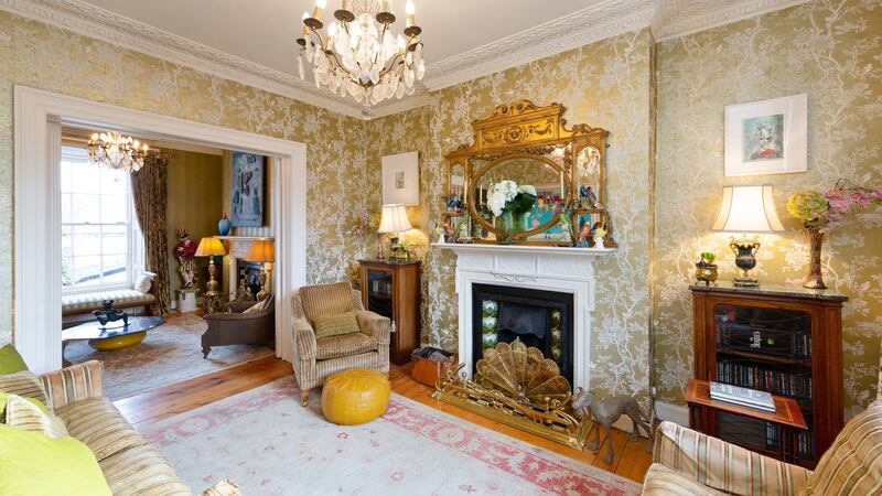 Reception room.