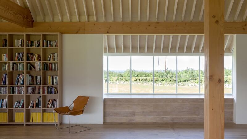 The warmth and texture of the timber ceiling brings a refinement to the vaulted open plan family space, making it more enclosed and more comfortable
