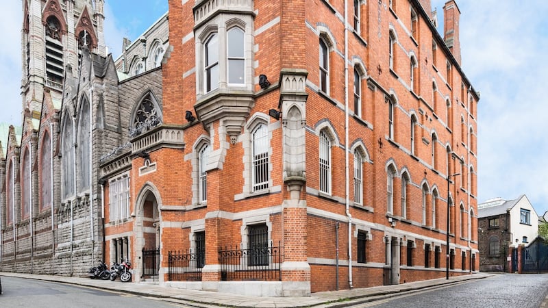 The Priory on John Street West offers office accommodation  totalling 931 sq m (10,021 sq ft).