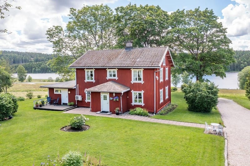 This cottage in Vastra Gotaland boasts both forest and lake views
