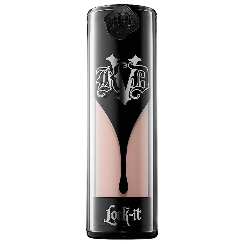 This foundation is like a veil of perfect skin for the face.