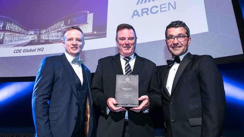 Martin Murray, Sales and Business Development Manager, Cabinpac presents the Building of the Year – Office (Small) award to Jason Arthur & Johnston Bell, ARCEN.