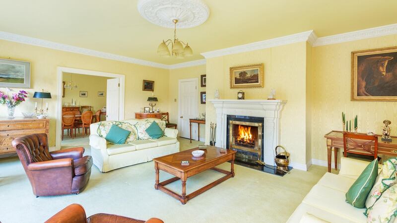 Spacious sittingroom
