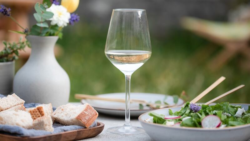 Summer salads served with crusty bread, light bites and fish all work superbly with the white wines in the Winemaker’s Selection