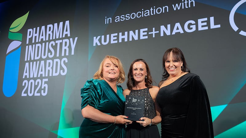 Berney Allen, director of life science sales UK/Ireland at CSafe, presents the operational excellence award - small to Katrina Smyth and Aideen Glynn, Q1 Scientific