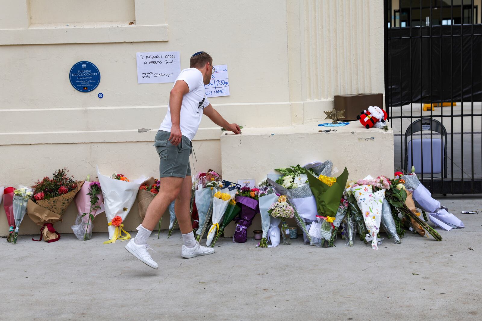 Bondi gunmen had ‘tennis ball bomb’, made Islamic State-inspired video ...