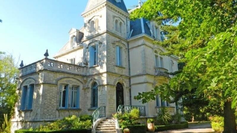 Large five-bedroom art nouveau Maison de Maitre in the Aquitaine region