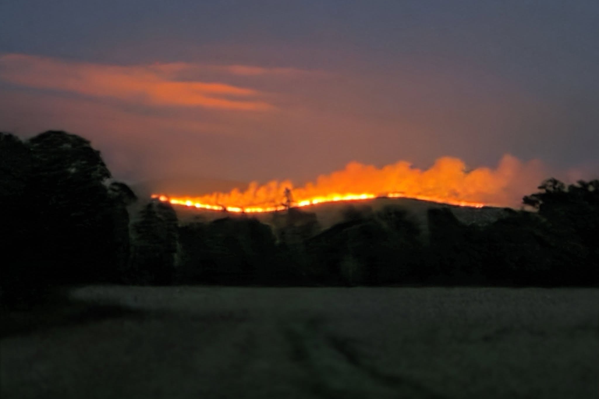 Tipperary fire crews preparing to ‘go back up and tackle’ blaze on Slievenamon
