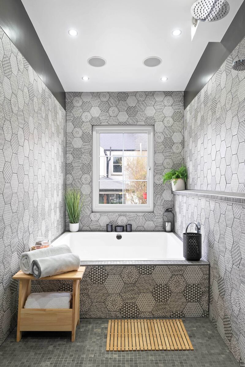 Deep soak tub