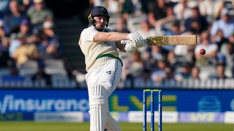 Earthquake stops play briefly as Ireland face uphill task against Bangladesh