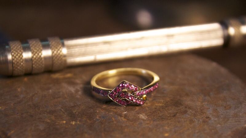 She Adorna pink sapphire and yelow gold ring