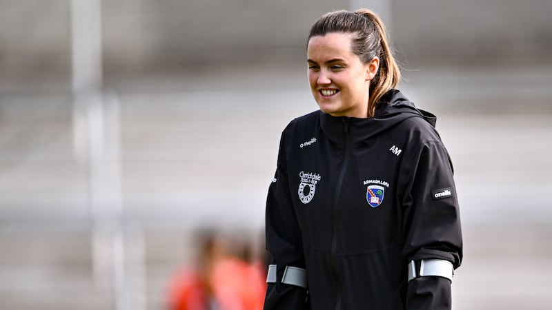 Aimee Mackin ar ais i ngeansaí oráiste Ard Mhacha