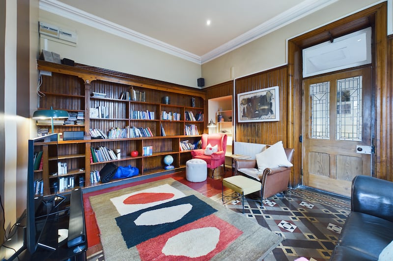 Library/den
