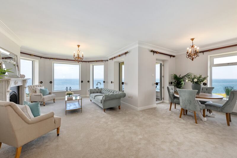 Livingroom and dining area