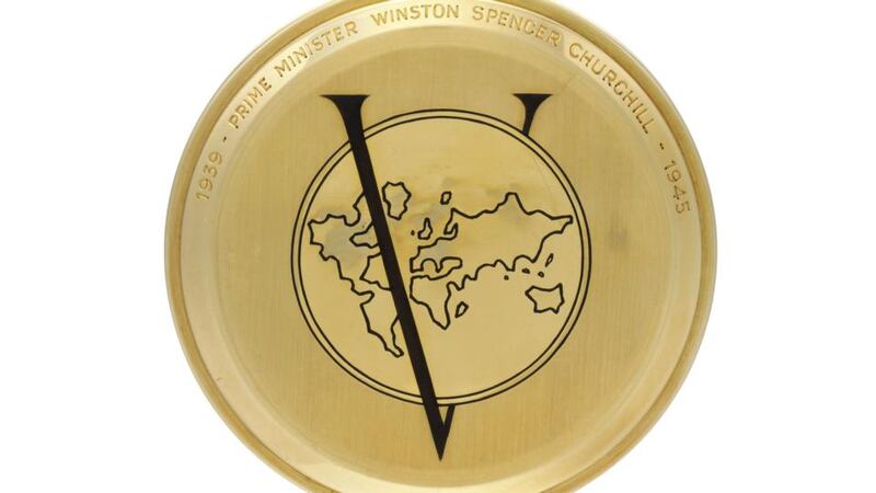 “V” for victory is engraved on the back of the case together with a personalised dedication: “1939 – Prime Minister Winston Spencer Churchill – 1945”