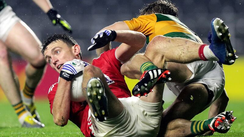 Mark Collins gets tangles up with Gavin White. Photo: Laszlo Geczo/Inpho