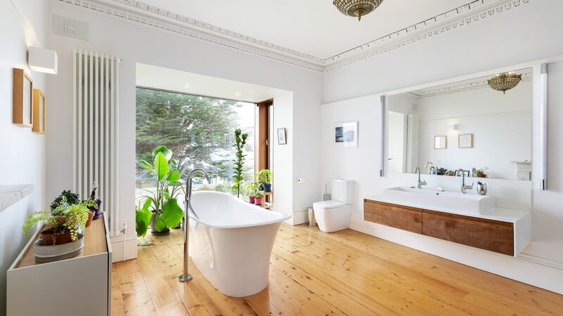 Bathroom of 8 Crosthwaite Park East: fine period house on a grand old square