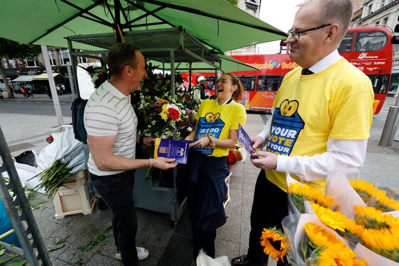 Flower seller Paul Stanley with Rebecca Boyce and Art O’Leary of An Coimisiún Toghcháin in central Dublin on Thursday. Photograph: Nick Bradshaw