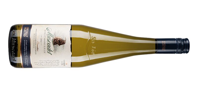 Specially Selected Muscadet de Sèvre & Maine sur lie 2023
