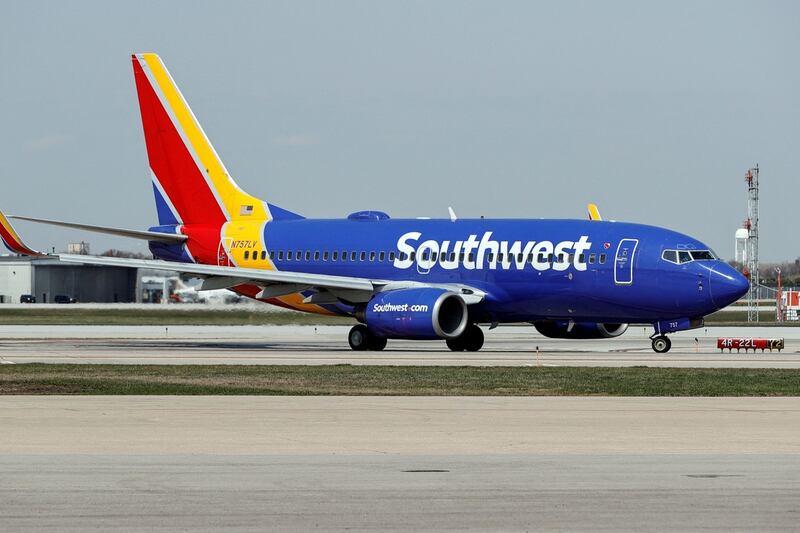 Airlines, banks and governments hit by internet outage