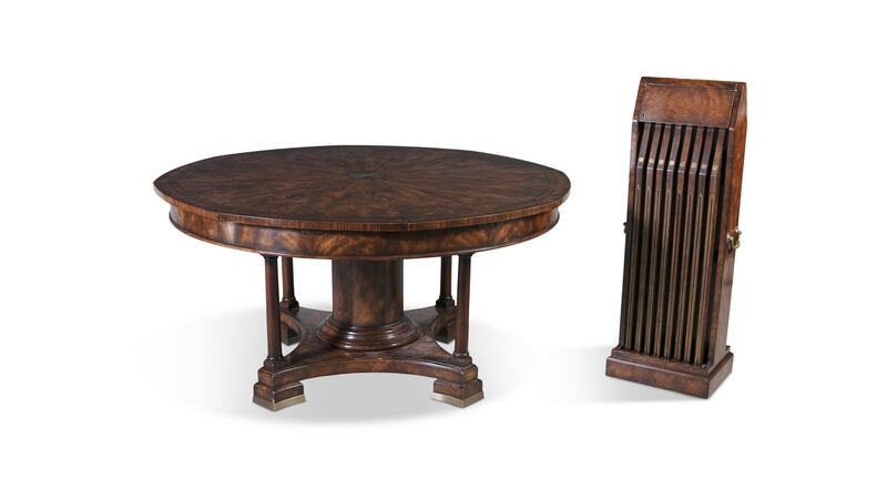 Late 19th-century mahogany expanding table in the manner of Johnson, Jupe & Co, with fitted holder for segment leaves, €2,000-€3,000 Adam’s