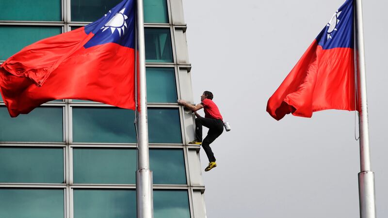 Rock climber Alex Honnold scales Taiwan’s tallest building without ropes