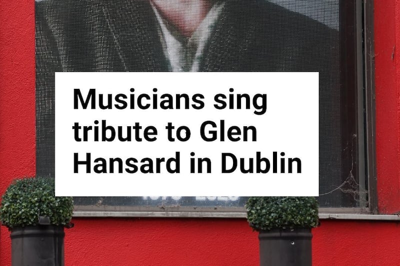 Musicians pay tribute to Glen Hansard outside Dublin's Cobblestone