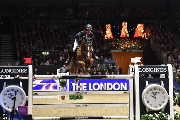 Darragh Kenny wins Longines Christmas Cracker