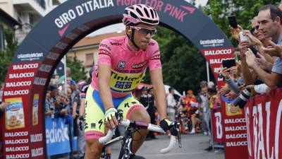 Alberto Contador holds on to lead despite shoulder injury