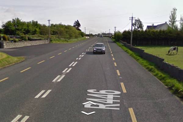 Man fatally injured when his car hit bus in Co Roscommon