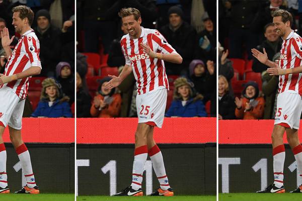 Peter Crouch’s 100th Premier League goal not enough for Stoke