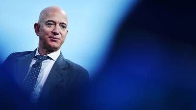 Jeff Bezos offers Nasa $2 billion in exchange for moon mission contract