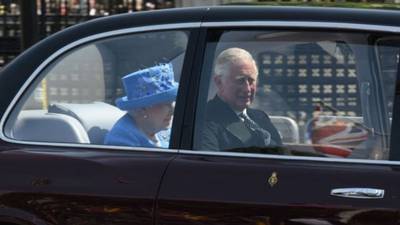 Queen reported to police for not wearing a seatbelt