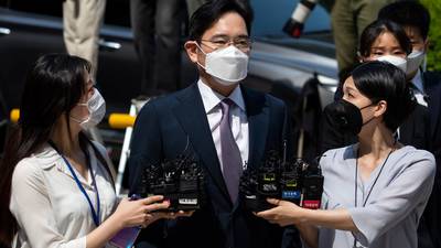 Samsung leader awaits decision on whether he’ll be jailed again