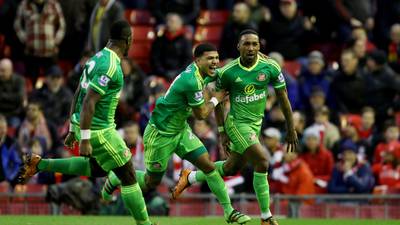 Defoe strikes at the death as Sunderland stun Liverpool