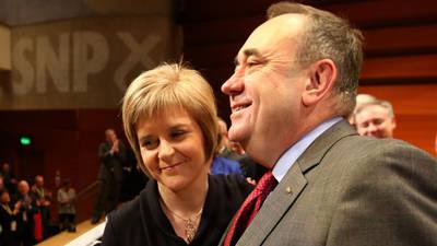Nicola Sturgeon sworn in as first minister of Scotland