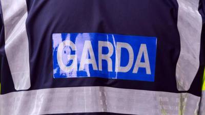 Man dies after his car hits a ditch in Co Clare