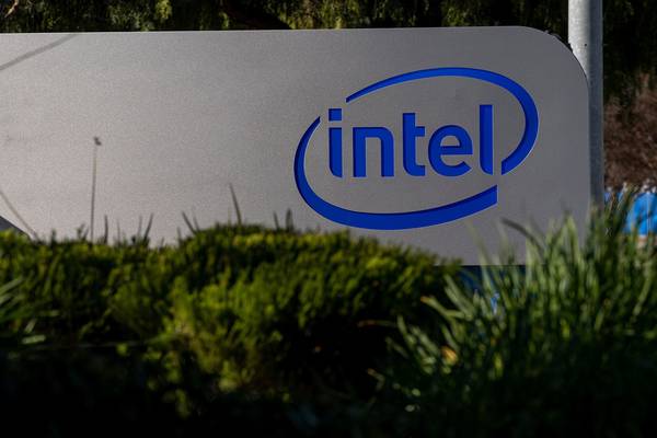 Intel shares tumble after new CEO pledges to stick with chip manufacturing